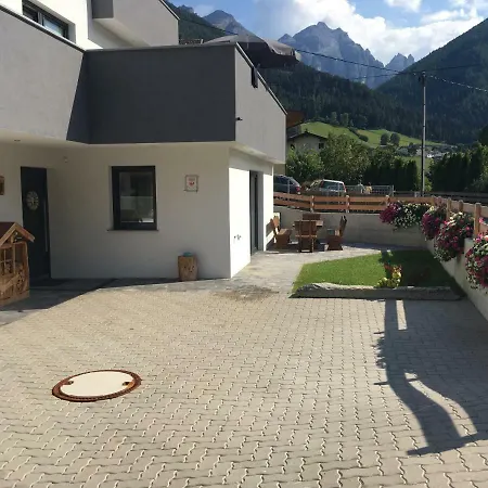 Haus Jedeler Апартаменты Нойштифт-им-Штубайталь